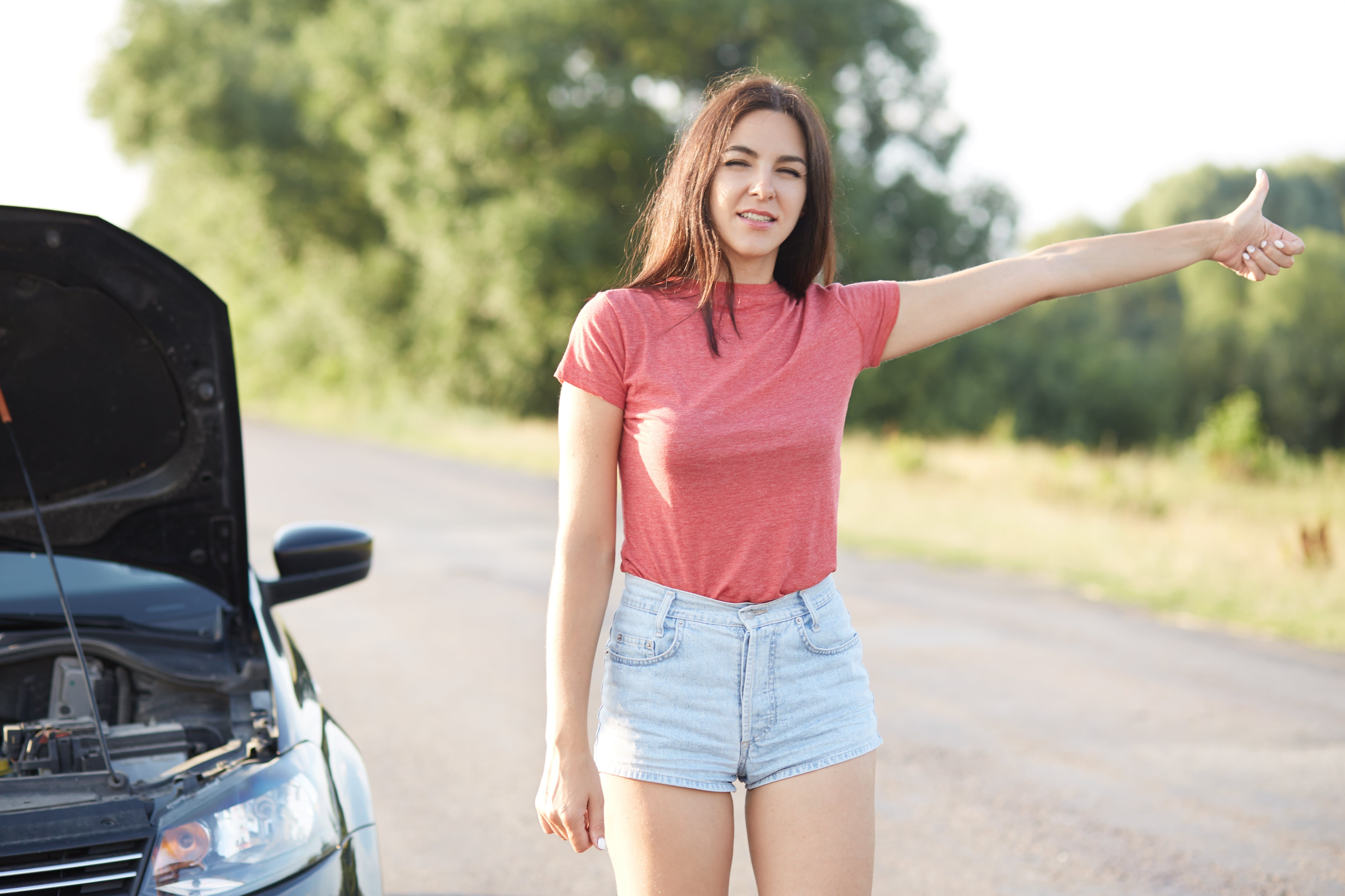 female-driver-hitchhikes-road-asks-help-other-drivers-has-brocken-car-doesn-t-know-how-repair-it-min.jpg